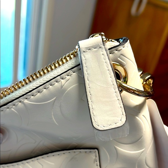 GUESS | White Shoulder/Crossbody Bag w/ Wallet 🤍 - Picture 10 of 12